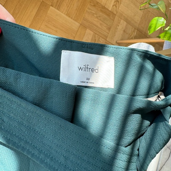 Aritzia Tie-Front Pant with belt -Hunter Green perfect condition size 00 (short) - Picture 4 of 9